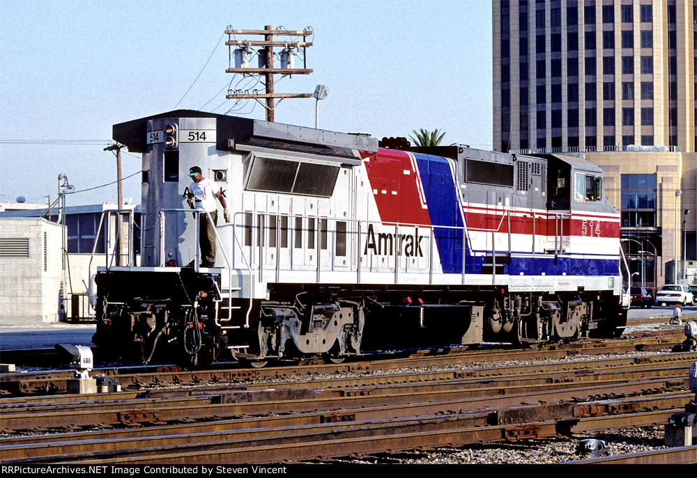 Amtrak B32-8WH in Pepsi paint AMTK #514 switching at LAUS